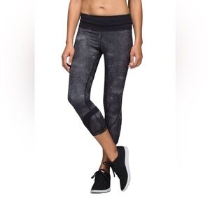 Lululemon Run: Inspire Crop II Full-On Luxtreme Sequin Snake Slate Black Size 8
